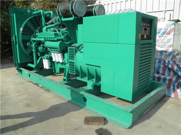 哈尔滨出租发电机 发电机组厂家：柴油发电机组的控制屏的作用是什么？