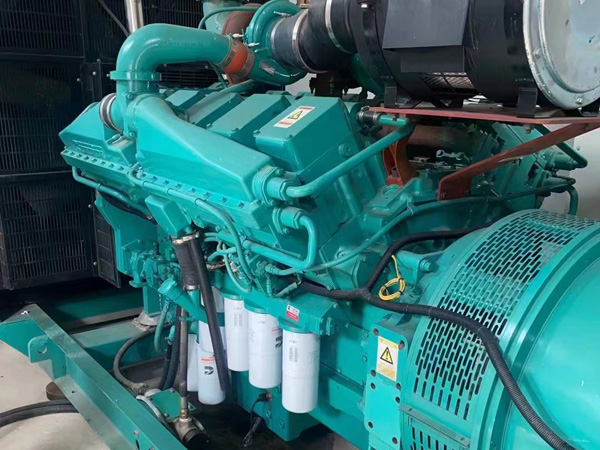 哈尔滨更换100kW柴油发电机组机油时，需要注意哪些事项？